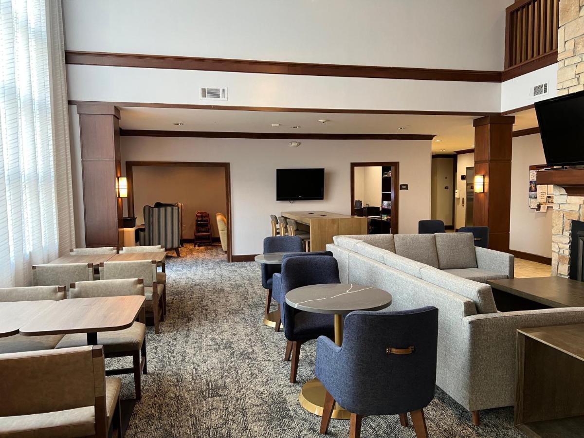 สเตย์บริดจ์ สวีท มิลวอคี เวสต์-โอโคโนโมวอค Hotel Oconomowoc ภายนอก รูปภาพ