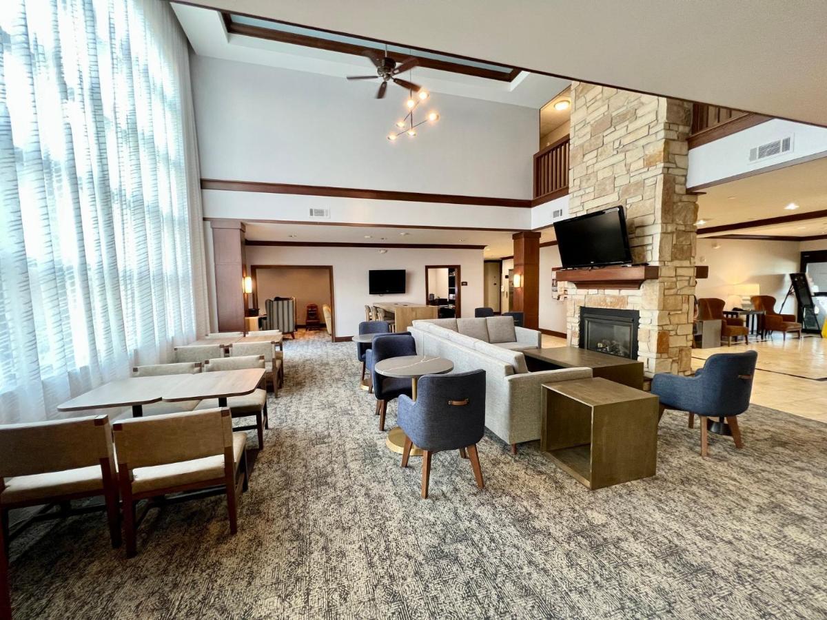 สเตย์บริดจ์ สวีท มิลวอคี เวสต์-โอโคโนโมวอค Hotel Oconomowoc ภายนอก รูปภาพ