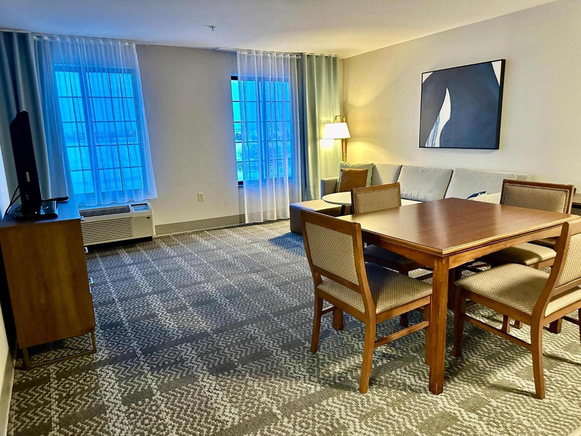 สเตย์บริดจ์ สวีท มิลวอคี เวสต์-โอโคโนโมวอค Hotel Oconomowoc ภายนอก รูปภาพ