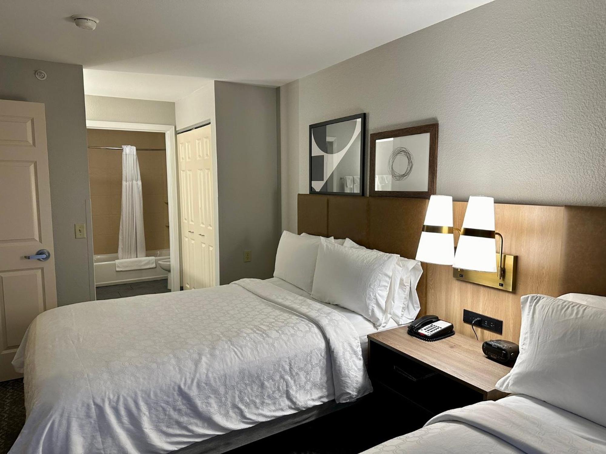 สเตย์บริดจ์ สวีท มิลวอคี เวสต์-โอโคโนโมวอค Hotel Oconomowoc ภายนอก รูปภาพ