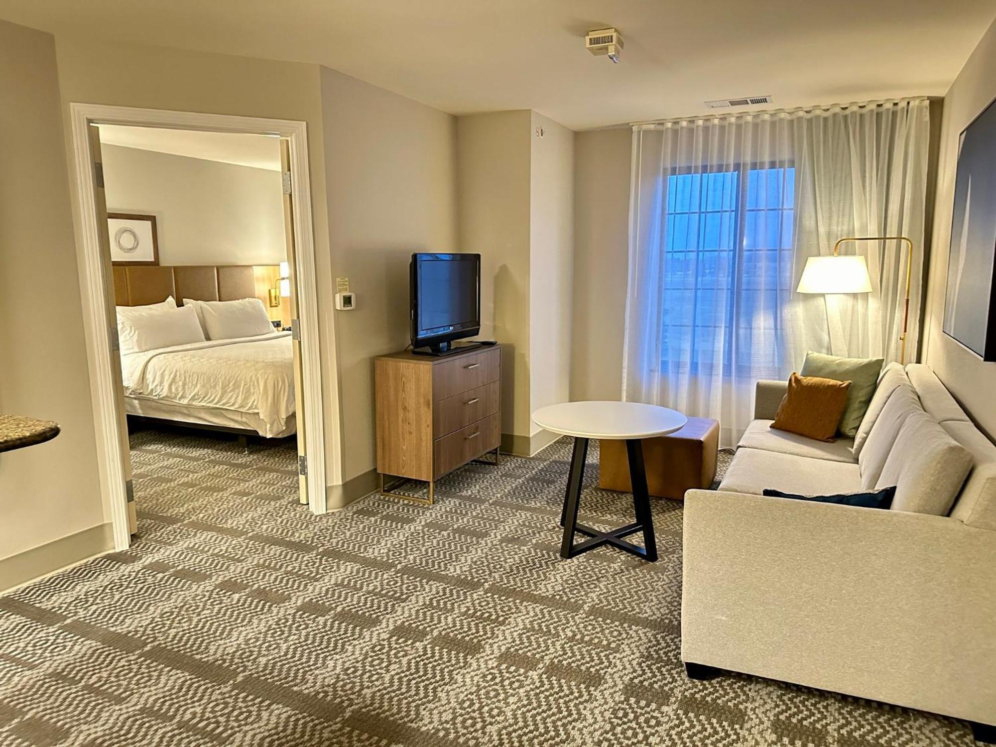สเตย์บริดจ์ สวีท มิลวอคี เวสต์-โอโคโนโมวอค Hotel Oconomowoc ภายนอก รูปภาพ