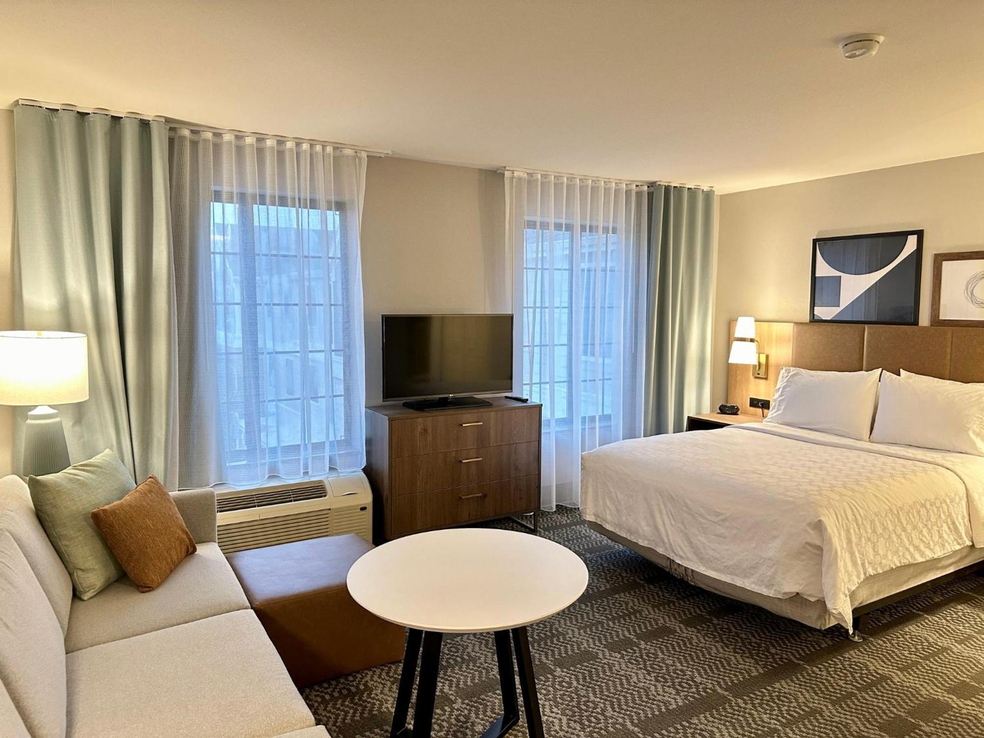สเตย์บริดจ์ สวีท มิลวอคี เวสต์-โอโคโนโมวอค Hotel Oconomowoc ภายนอก รูปภาพ