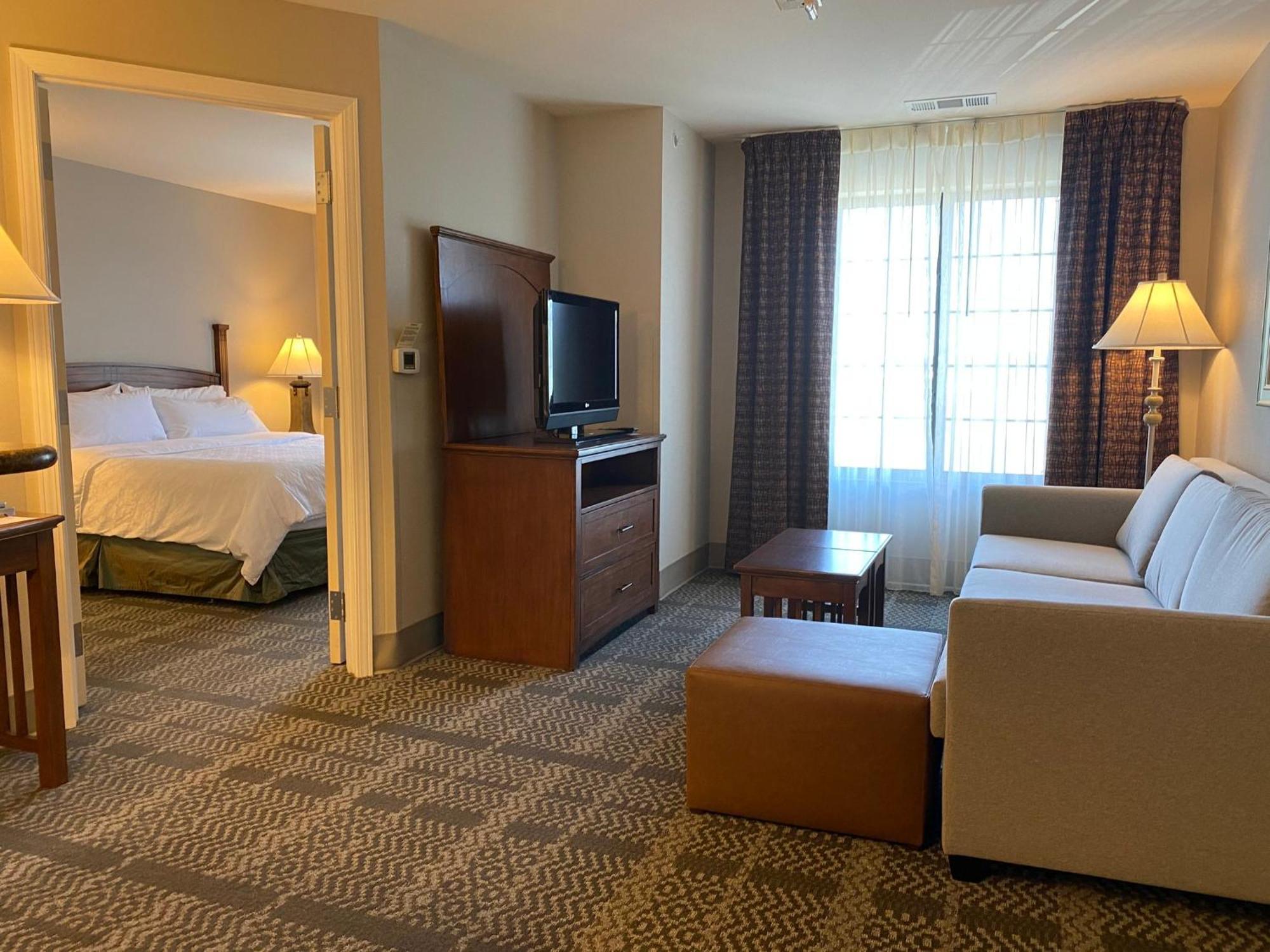 สเตย์บริดจ์ สวีท มิลวอคี เวสต์-โอโคโนโมวอค Hotel Oconomowoc ภายนอก รูปภาพ